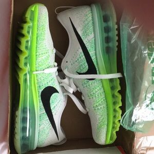 Women’s Nike Flyknit Max